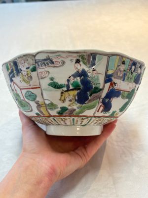A Chinese famille verte bowl with narrative design, Fu 福 mark, Kangxi — photo 2