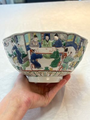 A Chinese famille verte bowl with narrative design, Fu 福 mark, Kangxi — photo 3