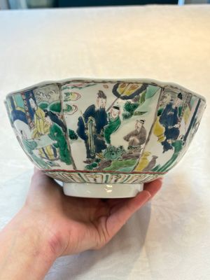 A Chinese famille verte bowl with narrative design, Fu 福 mark, Kangxi — photo 5