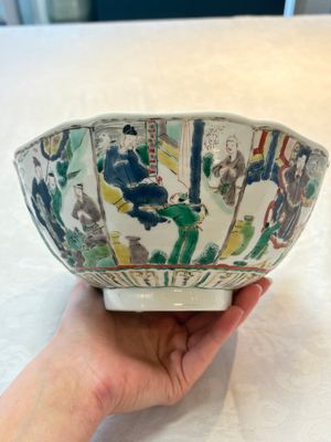 A Chinese famille verte bowl with narrative design, Fu 福 mark, Kangxi — photo 6