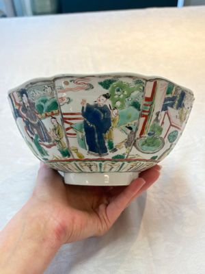 A Chinese famille verte bowl with narrative design, Fu 福 mark, Kangxi — photo 8