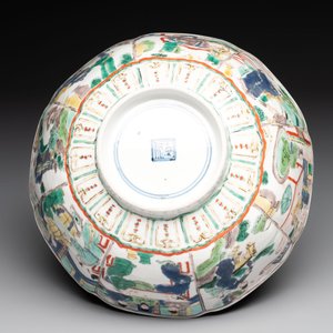 A Chinese famille verte bowl with narrative design, Fu 福 mark, Kangxi — photo 7