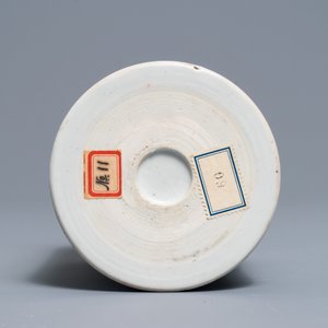A Chinese famille verte brush pot on wooden stand, Kangxi — 照片 6