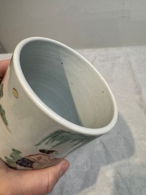 A Chinese famille verte brush pot with figural design, Kangxi — photo 13