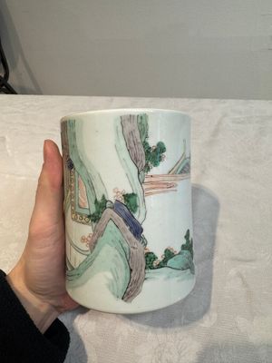 A Chinese famille verte brush pot with figural design, Kangxi — photo 7