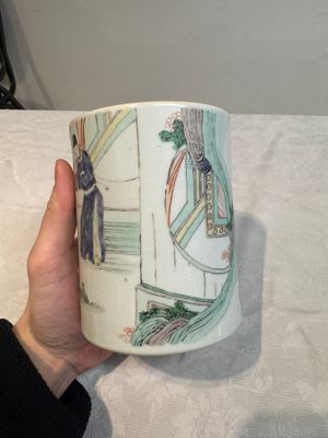 A Chinese famille verte brush pot with figural design, Kangxi — photo 9