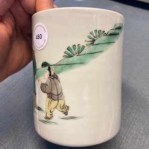 A Chinese famille verte brush pot with figures in a landscape, Kangxi — 照片 10