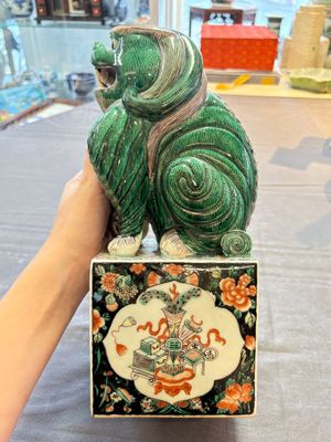 A Chinese famille verte Buddhist lion, 19th C. — photo 2