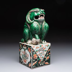 A Chinese famille verte Buddhist lion, 19th C. — photo 1