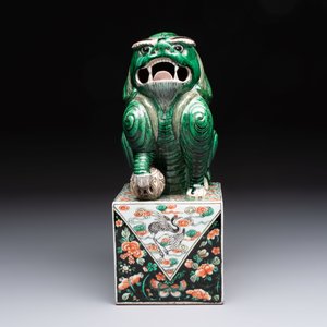A Chinese famille verte Buddhist lion, 19th C. — photo 2
