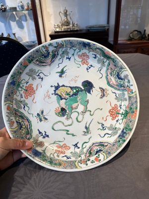 A Chinese famille verte 'Buddhist lion' dish, lingzhi mark, Kangxi — 照片 1