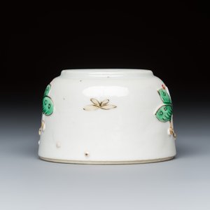 A Chinese famille verte 'Butterflies' water pot with relief design — foto 3