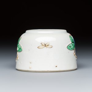 A Chinese famille verte 'Butterflies' water pot with relief design — foto 5