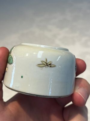 A Chinese famille verte 'Butterflies' water pot with relief design, Kangxi — foto 13