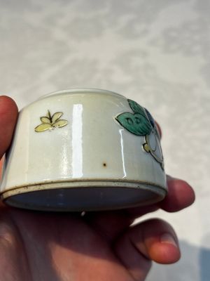 A Chinese famille verte 'Butterflies' water pot with relief design, Kangxi — foto 9
