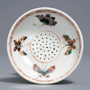 A Chinese famille verte butterfly sander, Kangxi — photo 6