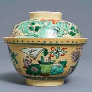 A Chinese famille verte café-au-lait-ground bowl and cover, Kangxi — 照片 1
