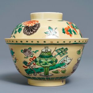 A Chinese famille verte café-au-lait-ground bowl and cover, Kangxi — 照片 3