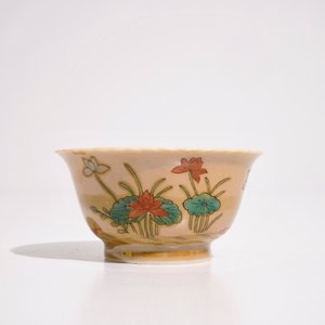 A Chinese famille verte café au lait ground cup and saucer, Kangxi, together with a famille rose teapot stand, Yongzheng — photo 4