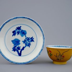A Chinese famille verte café au lait ground cup and saucer, Kangxi — photo 1