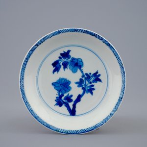A Chinese famille verte café au lait ground cup and saucer, Kangxi — photo 2