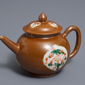 A Chinese famille verte capucin ground teapot and cover, Kangxi — photo 7
