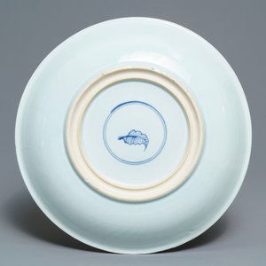 A Chinese famille verte 'carps' charger, Kangxi — 照片 2