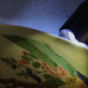 A Chinese famille verte 'carps' charger, Kangxi — 照片 10
