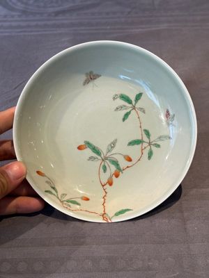 A Chinese famille verte celadon-glazed plate, Jiajing mark, Kangxi/Yongzheng — photo 1