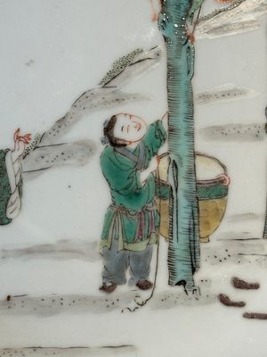 A Chinese famille verte celadon-glazed plate, Jiajing mark, Kangxi/Yongzheng — photo 11