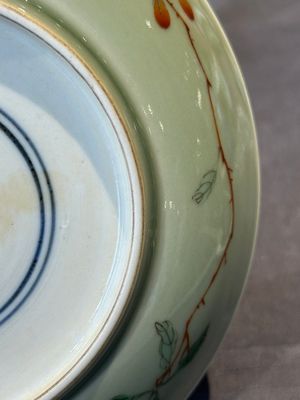 A Chinese famille verte celadon-glazed plate, Jiajing mark, Kangxi/Yongzheng — photo 8