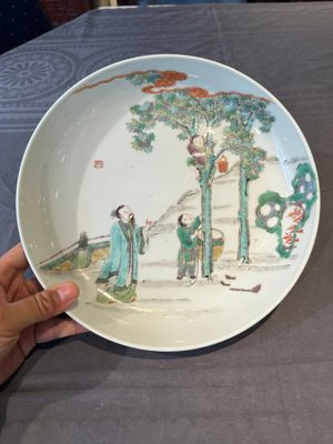 A Chinese famille verte celadon-glazed plate, Jiajing mark, Kangxi/Yongzheng — photo 9