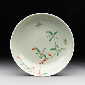 A Chinese famille verte celadon-glazed plate, Jiajing mark, Kangxi/Yongzheng — photo 1