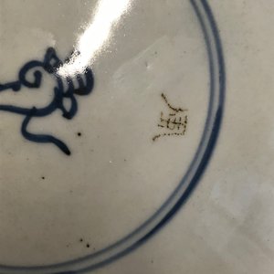 A Chinese famille verte charger with a bird, flowers and butterflies, Kangxi — 照片 7