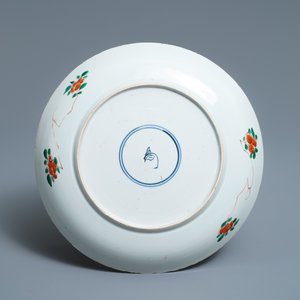 A Chinese famille verte charger with animals and flowers, Kangxi — photo 2