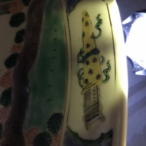 A Chinese famille verte charger with figures in an interior, Kangxi — photo 8