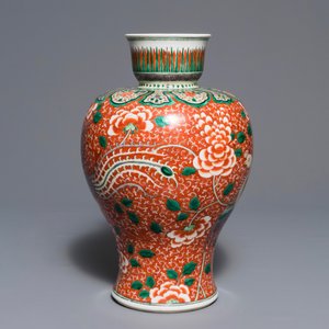 A Chinese famille verte coral ground vase with phoenixes, 19/20th C. — photo 4