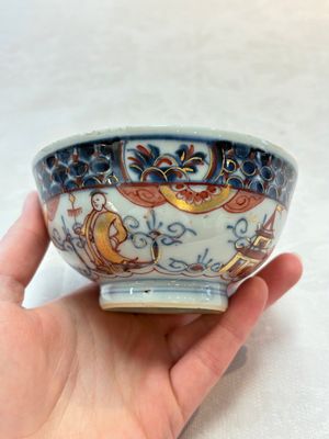 A Chinese famille verte covered bowl, a Dutch-decorated bowl, a gilt-bronze mounted pot-pourri vase and an Imari-style covered jug, Kangxi/Qianlong — foto 18