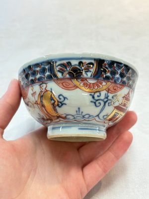 A Chinese famille verte covered bowl, a Dutch-decorated bowl, a gilt-bronze mounted pot-pourri vase and an Imari-style covered jug, Kangxi/Qianlong — foto 20