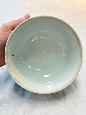 A Chinese famille verte covered bowl, a Dutch-decorated bowl, a gilt-bronze mounted pot-pourri vase and an Imari-style covered jug, Kangxi/Qianlong — foto 30