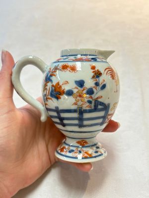 A Chinese famille verte covered bowl, a Dutch-decorated bowl, a gilt-bronze mounted pot-pourri vase and an Imari-style covered jug, Kangxi/Qianlong — foto 10