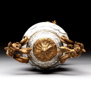 A Chinese famille verte covered bowl, a Dutch-decorated bowl, a gilt-bronze mounted pot-pourri vase and an Imari-style covered jug, Kangxi/Qianlong — foto 12