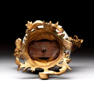 A Chinese famille verte covered bowl, a Dutch-decorated bowl, a gilt-bronze mounted pot-pourri vase and an Imari-style covered jug, Kangxi/Qianlong — foto 13