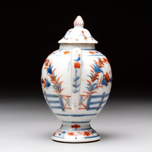 A Chinese famille verte covered bowl, a Dutch-decorated bowl, a gilt-bronze mounted pot-pourri vase and an Imari-style covered jug, Kangxi/Qianlong — foto 21