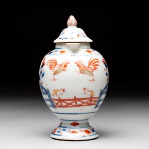 A Chinese famille verte covered bowl, a Dutch-decorated bowl, a gilt-bronze mounted pot-pourri vase and an Imari-style covered jug, Kangxi/Qianlong — foto 23