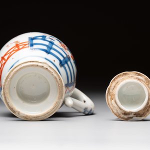 A Chinese famille verte covered bowl, a Dutch-decorated bowl, a gilt-bronze mounted pot-pourri vase and an Imari-style covered jug, Kangxi/Qianlong — foto 25
