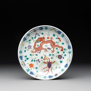A Chinese famille verte covered jar, two vases mounted as lamps and a tazza, 19th C. — photo 16