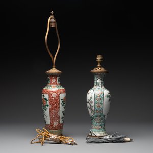A Chinese famille verte covered jar, two vases mounted as lamps and a tazza, 19th C. — photo 5