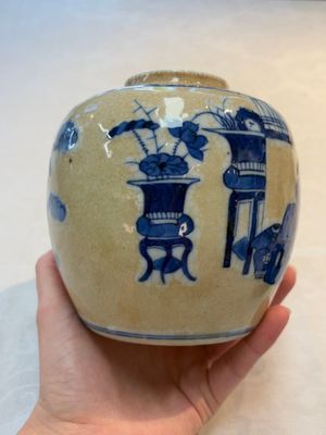 A Chinese famille verte covered vase, a pair of blue and white jars on wooden stands and two jars, 19th C. — photo 11