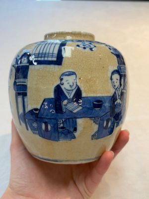 A Chinese famille verte covered vase, a pair of blue and white jars on wooden stands and two jars, 19th C. — photo 12